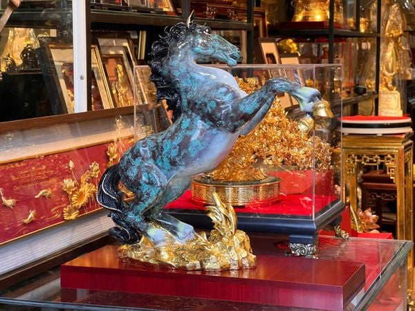 Tượng ngựa bằng đồng xanh khoáng Cao 45cm, Dài 47cm, Rộng 16cm nặng 9kg