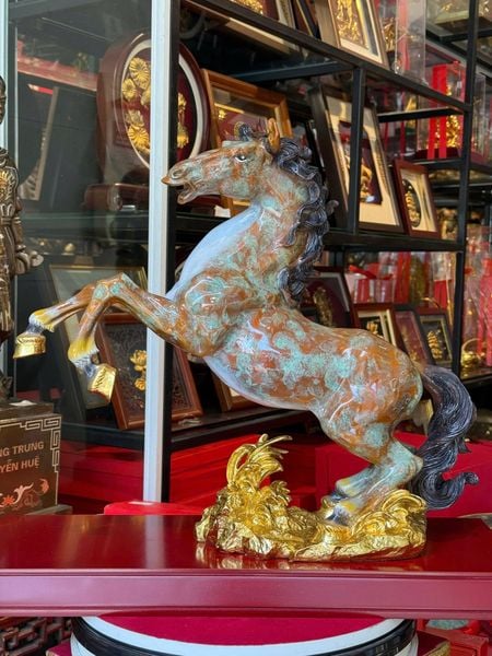 Tượng ngựa bằng đồng cao 45cm patina vân hỏa biến độc bản chỉ có tại Đồng Phong Thủy