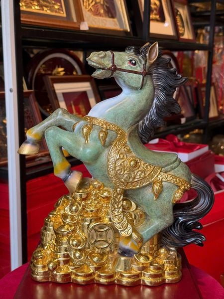 Tượng ngựa mạ vàng bằng đồng patina dát vàng điểm