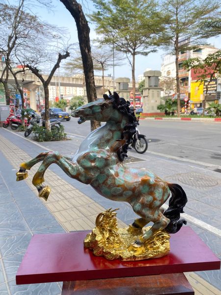Tượng ngựa bằng đồng cao 45cm patina vân hỏa biến độc bản chỉ có tại Đồng Phong Thủy