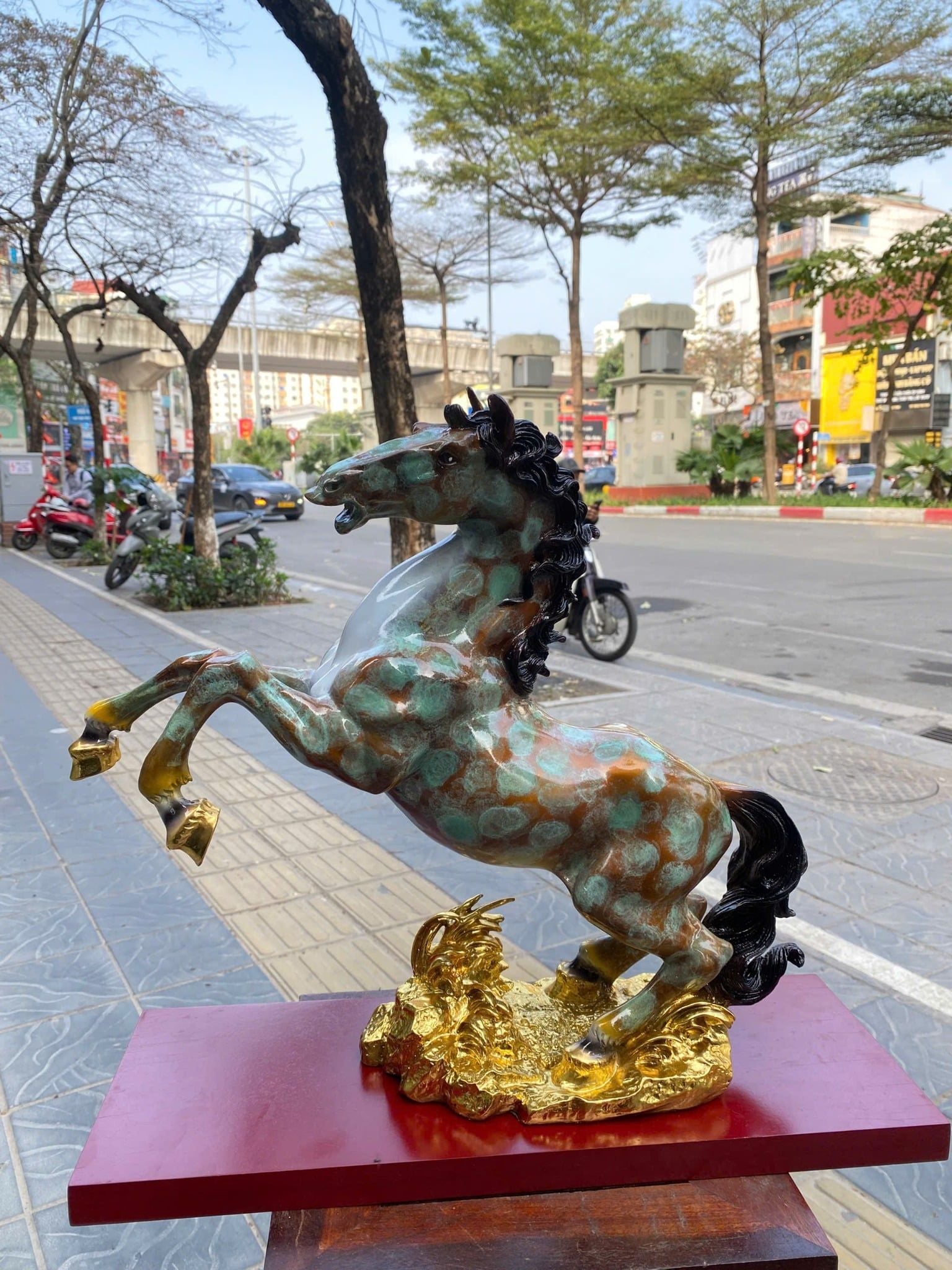 Tượng ngựa bằng đồng cao 45cm patina vân hỏa biến độc bản chỉ có tại Đồng Phong Thủy