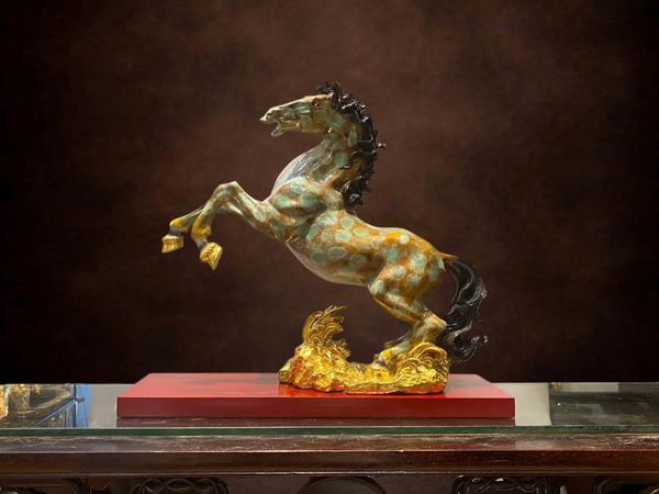 Tượng ngựa bằng đồng cao 45cm patina vân hỏa biến độc bản chỉ có tại Đồng Phong Thủy