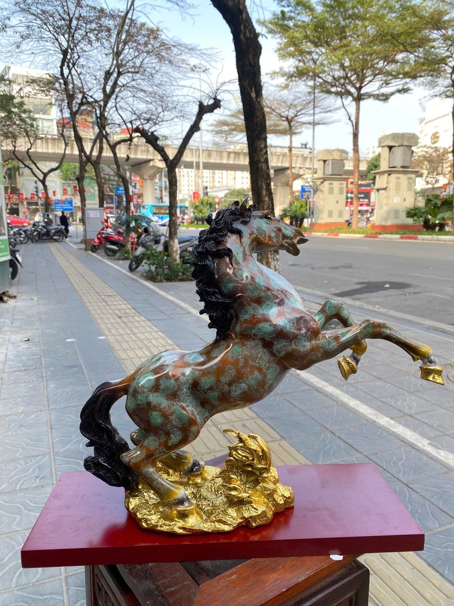 Tượng ngựa bằng đồng cao 45cm patina vân hỏa biến độc bản chỉ có tại Đồng Phong Thủy