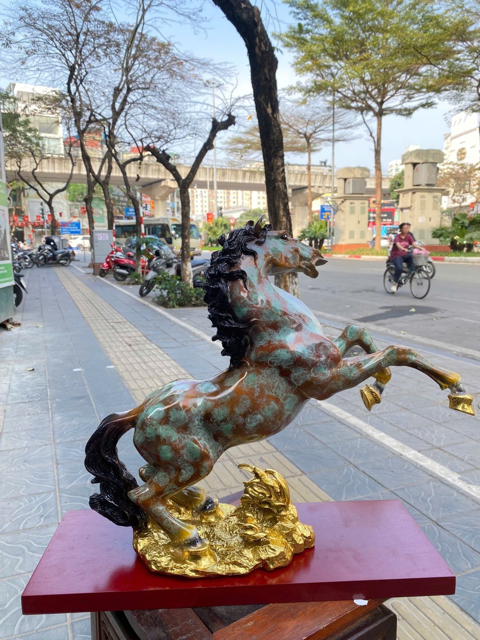 Tượng ngựa bằng đồng cao 45cm patina vân hỏa biến độc bản chỉ có tại Đồng Phong Thủy