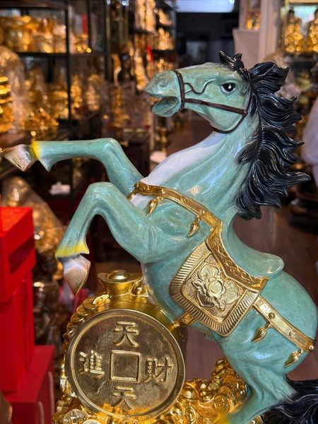 Tượng nhất mã phi thiên bằng đồng patina dát điểm vàng