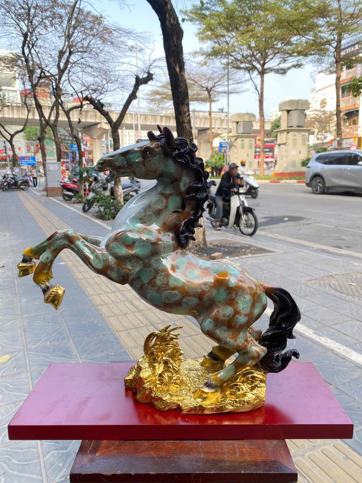 Tượng ngựa bằng đồng cao 45cm patina vân hỏa biến độc bản chỉ có tại Đồng Phong Thủy