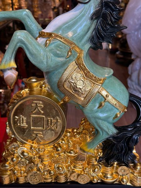 Tượng nhất mã phi thiên bằng đồng patina dát điểm vàng