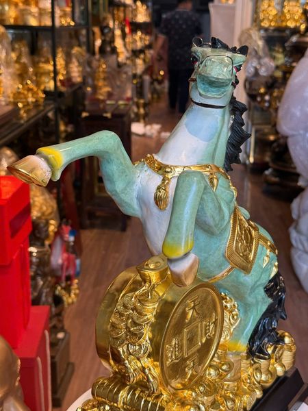 Tượng nhất mã phi thiên bằng đồng patina dát điểm vàng