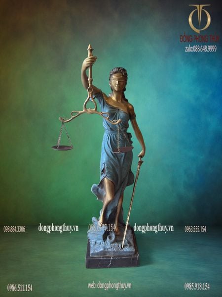 Tượng nữ thần công lý bằng đồng