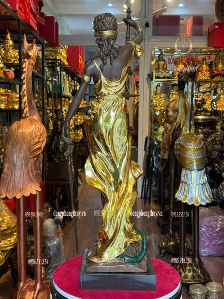 Tượng Nữ Thần Công Lý bằng đồng dát vàng