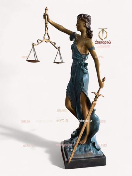 Tượng nữ thần công lý bằng đồng