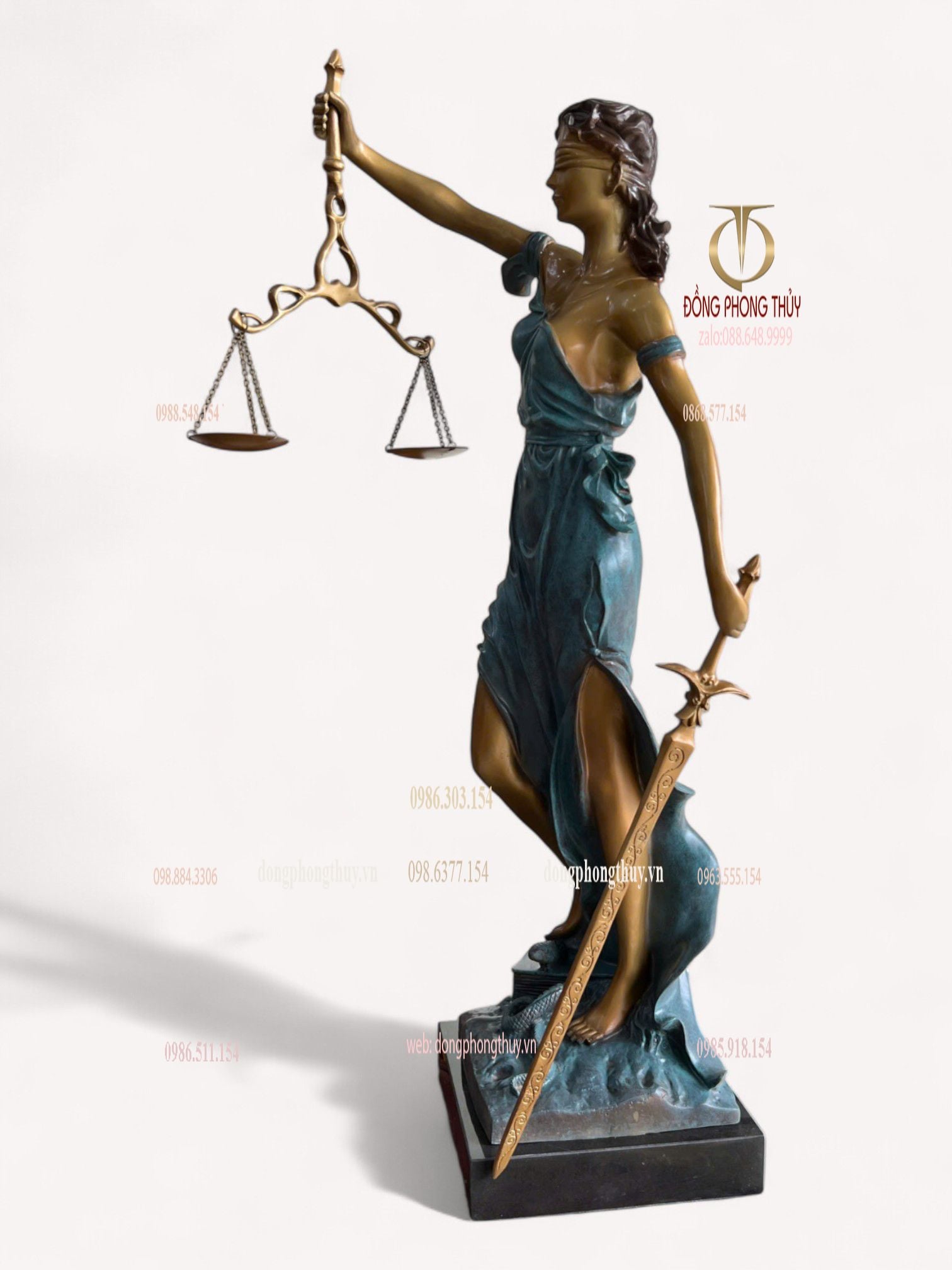 Tượng nữ thần công lý bằng đồng