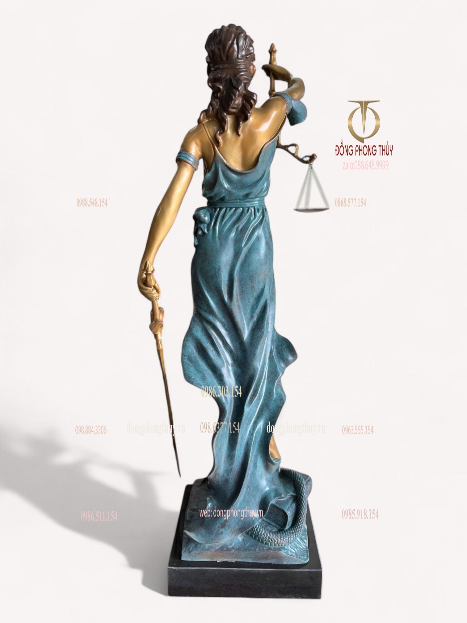 Tượng nữ thần công lý bằng đồng