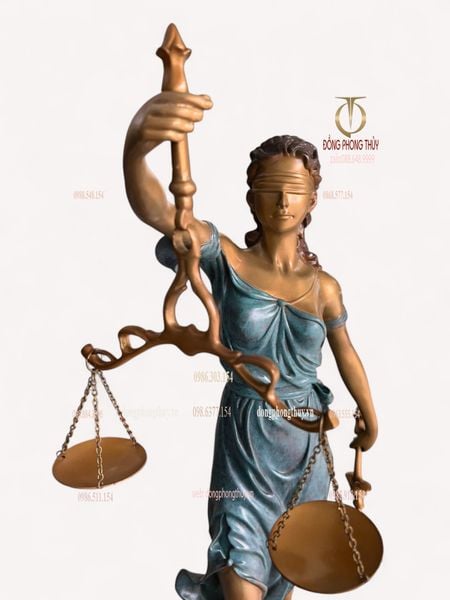 Tượng nữ thần công lý bằng đồng