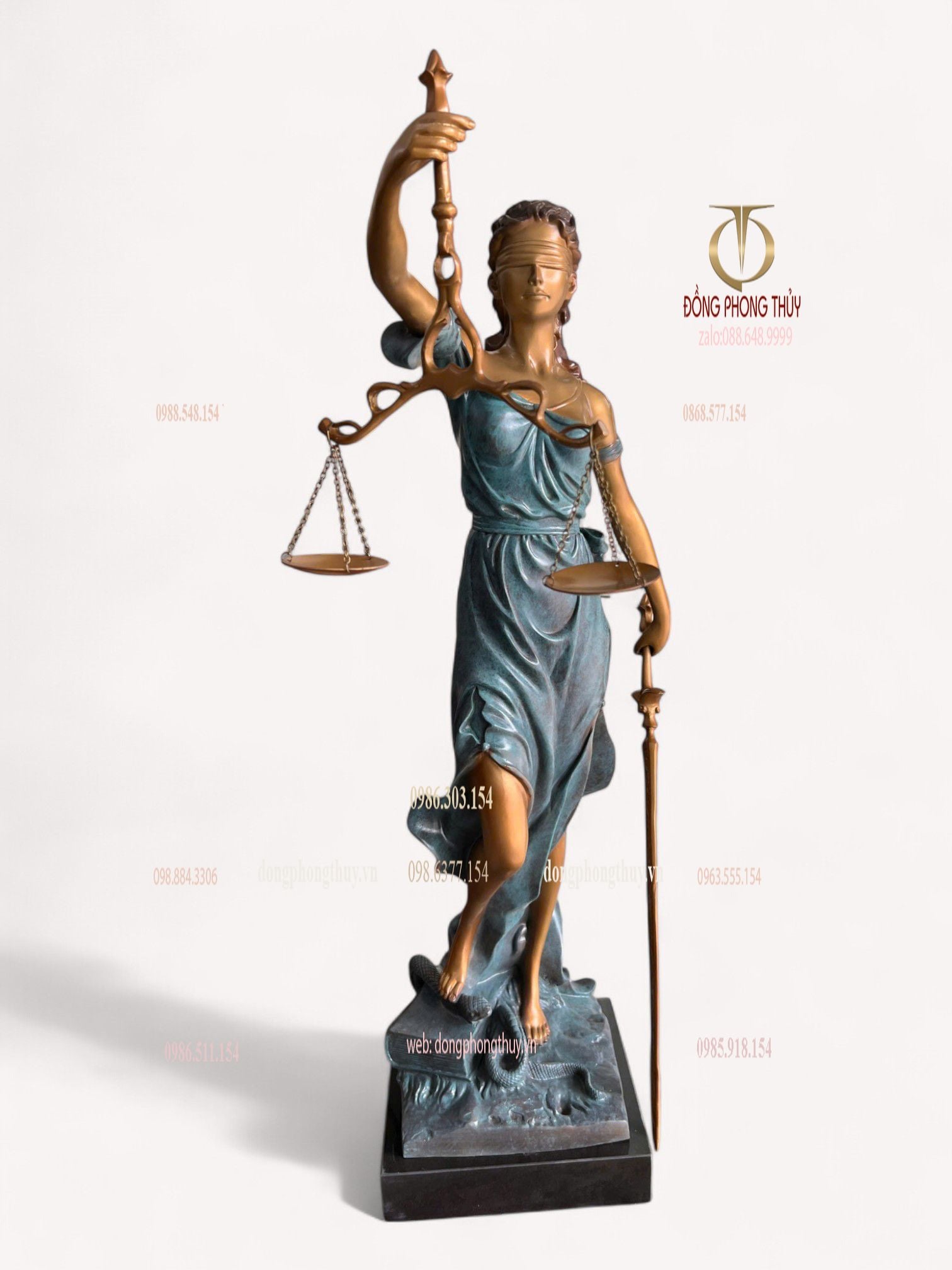 Tượng nữ thần công lý bằng đồng