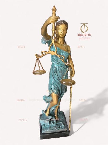 Tượng nữ thần công lý bằng đồng