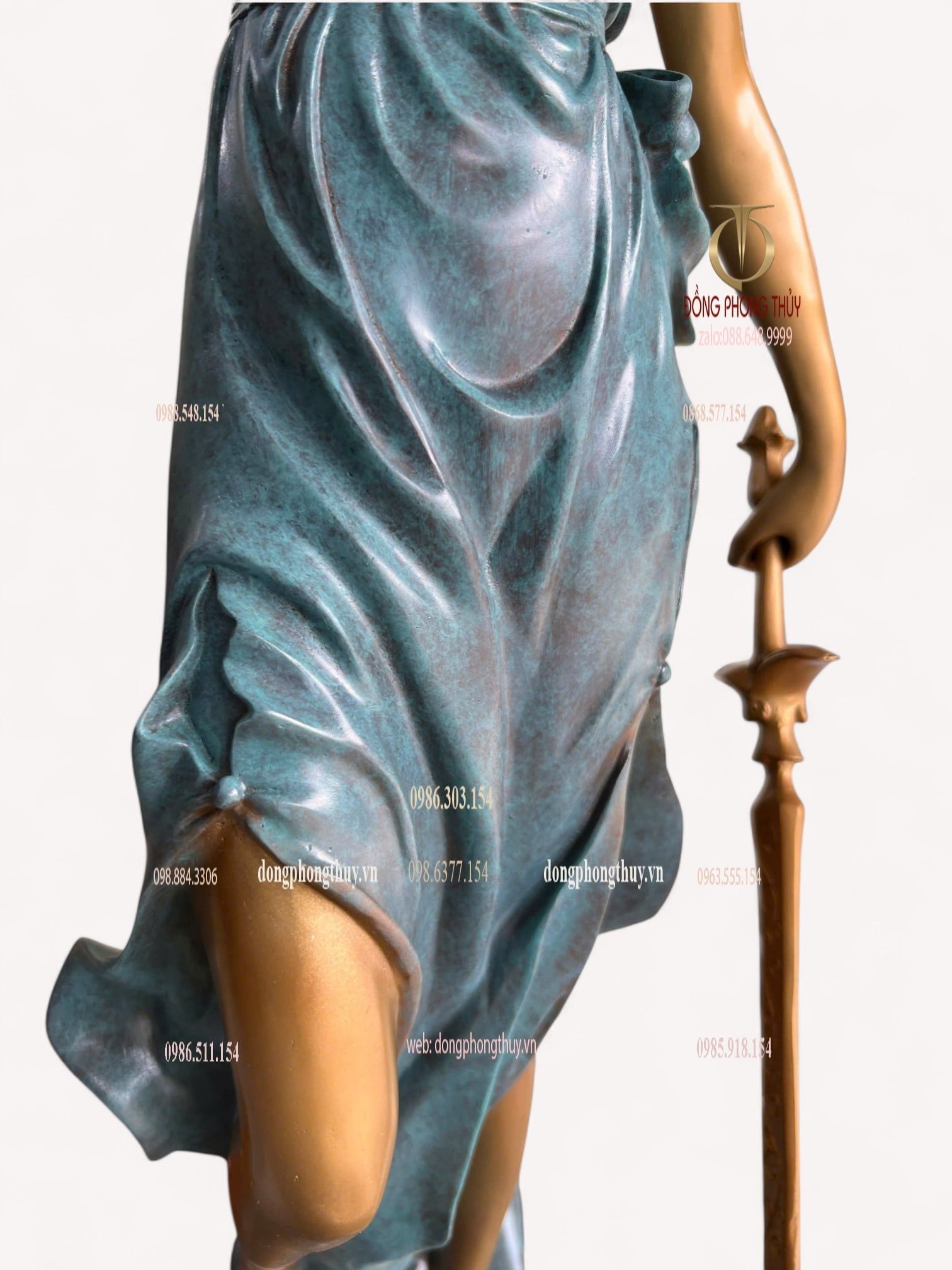 Tượng nữ thần công lý bằng đồng