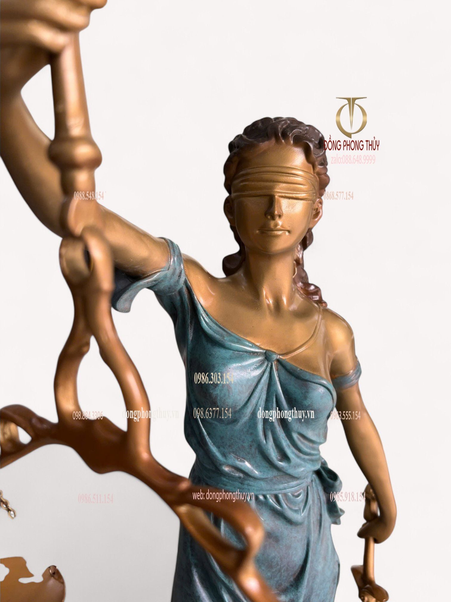 Tượng nữ thần công lý bằng đồng