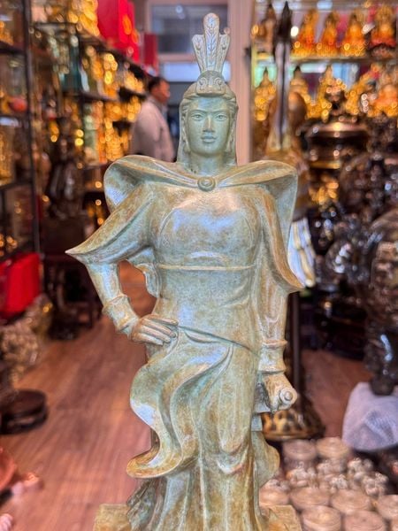Tượng nữ tướng Lê Chân bằng đồng màu patina