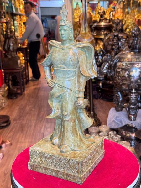Tượng nữ tướng Lê Chân bằng đồng màu patina