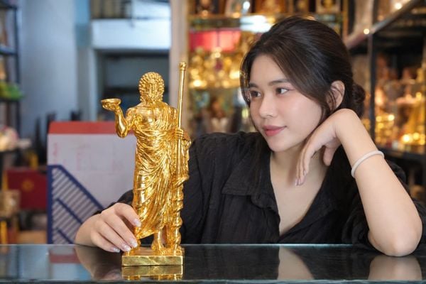 Tượng ông tổ ngành y hippocrates bằng đồng dát vàng 24k