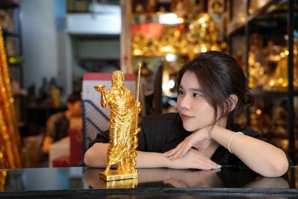 Tượng ông tổ ngành y hippocrates bằng đồng dát vàng 24k