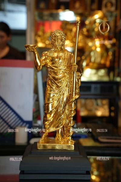 Tượng ông tổ ngành y hippocrates bằng đồng dát vàng 24k