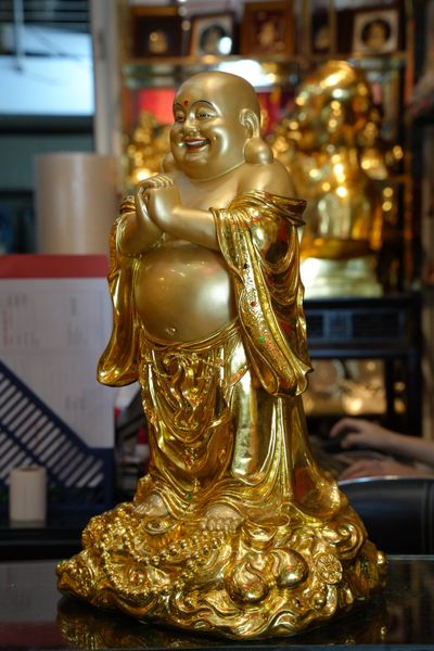 Tượng phật Di Lặc đứng chúc Phúc bằng đồng dát vàng nano