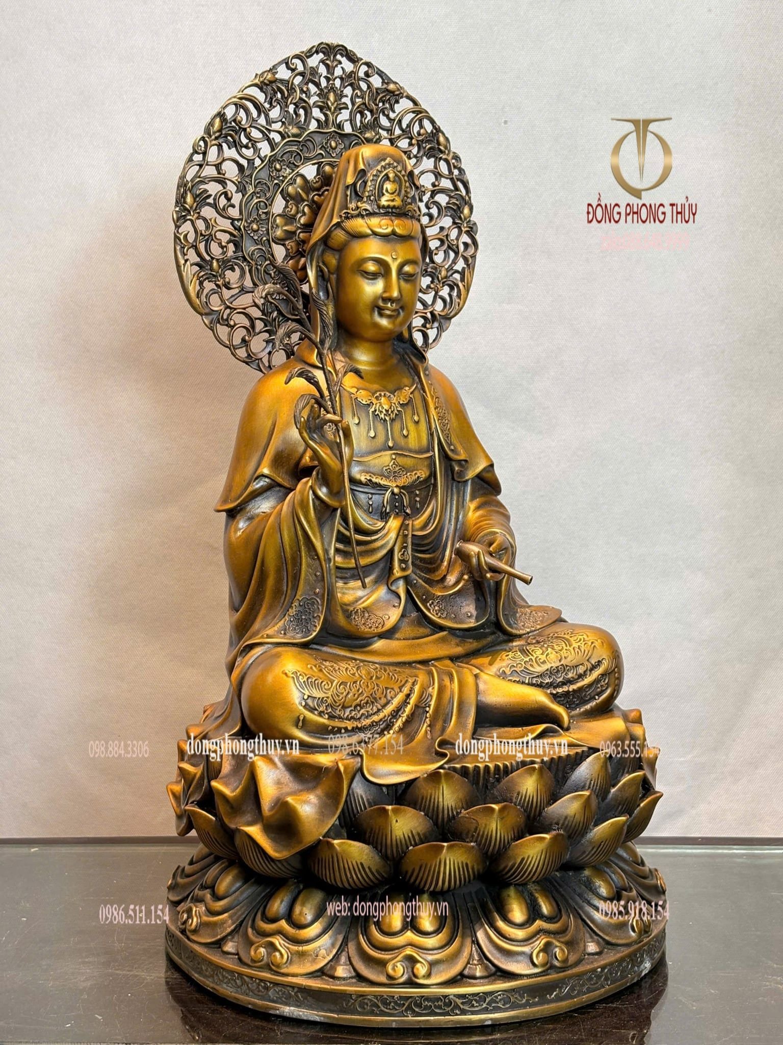 Tượng phật Quan Âm hào quang cao 45cm màu hun giả cổ