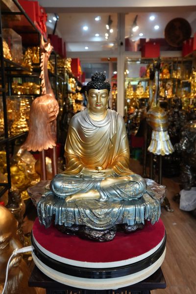 Tượng phật Thích Ca bằng đồng