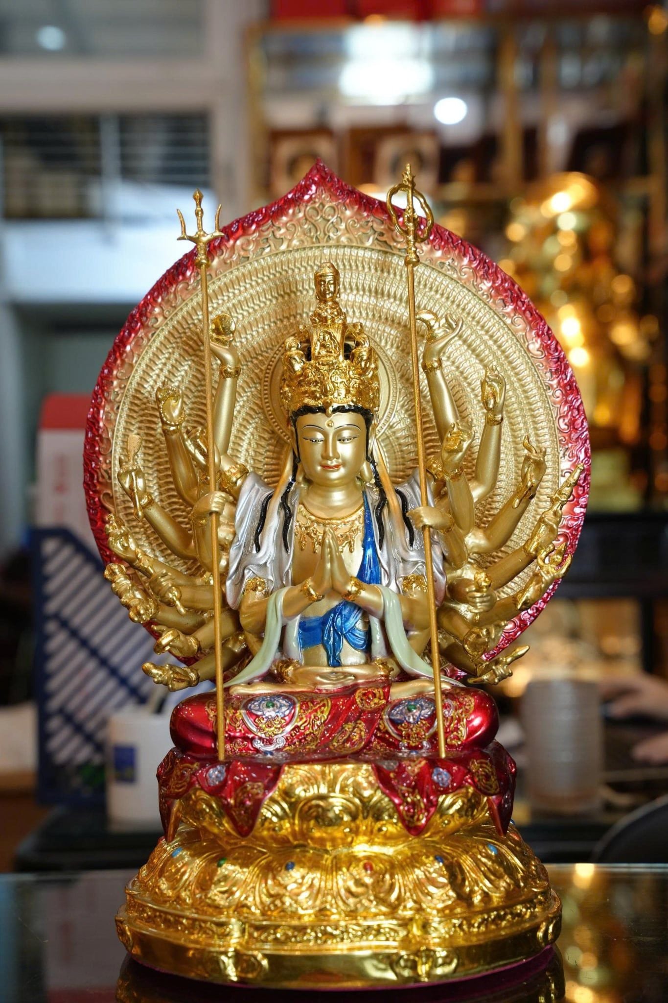 Tượng phật Thiên thủ thiên nhãn bằng đồng sơn màu vẽ diện