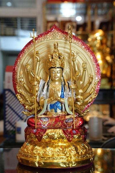 Tượng phật Thiên thủ thiên nhãn bằng đồng sơn màu vẽ diện