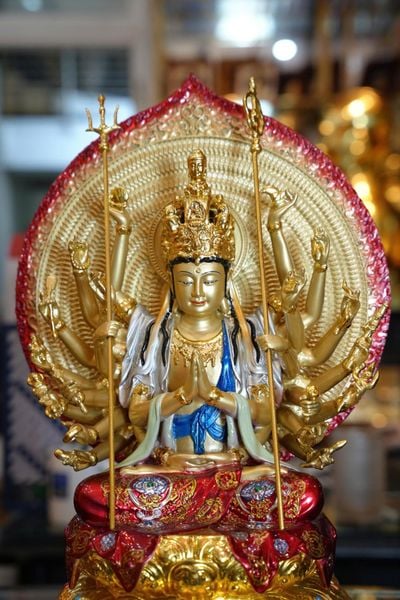 Tượng phật Thiên thủ thiên nhãn bằng đồng sơn màu vẽ diện