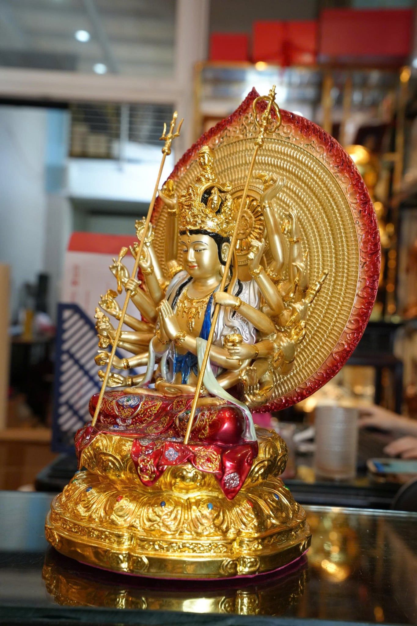 Tượng phật Thiên thủ thiên nhãn bằng đồng sơn màu vẽ diện