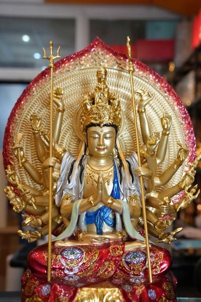 Tượng phật Thiên thủ thiên nhãn bằng đồng sơn màu vẽ diện