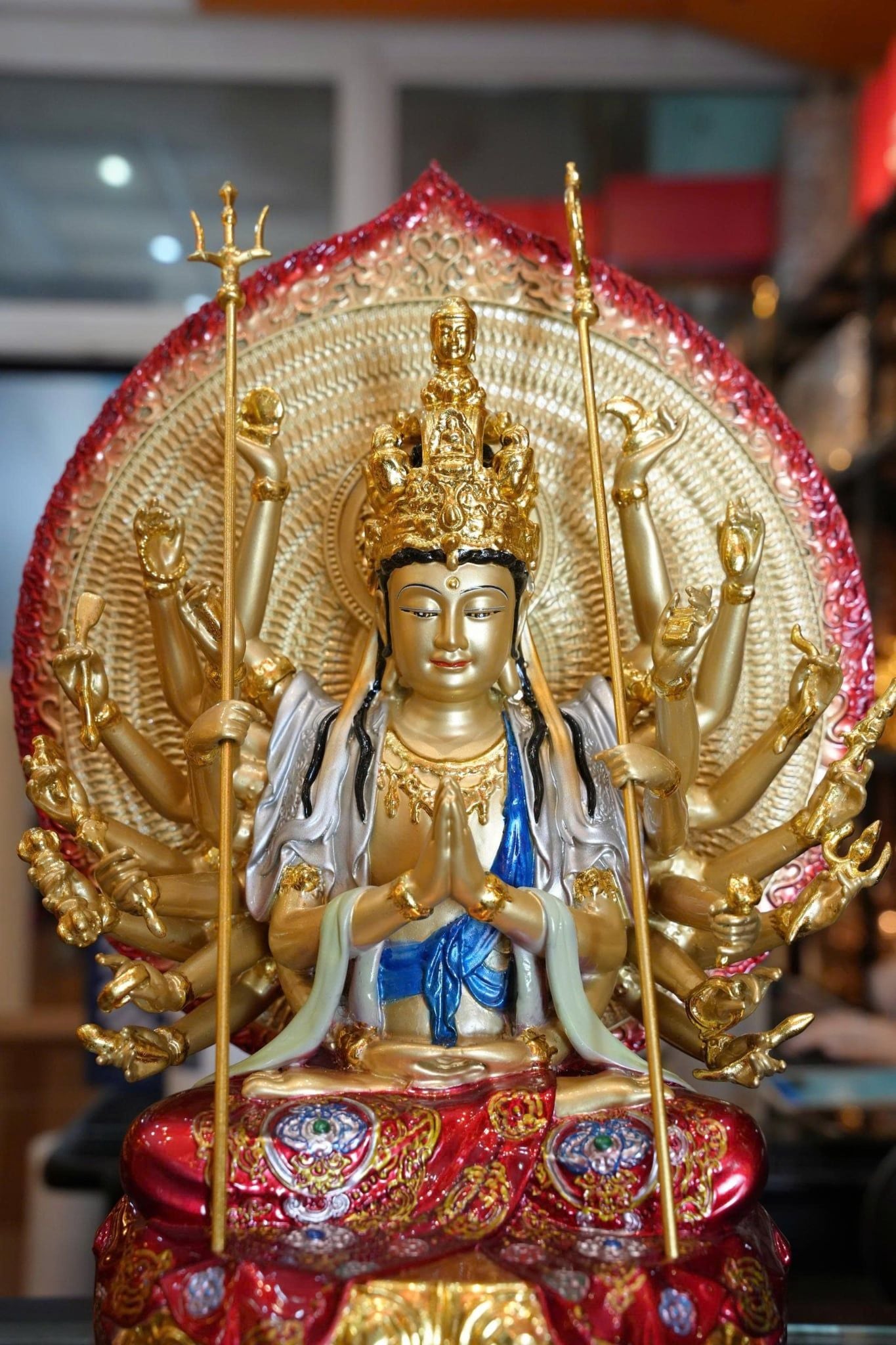 Tượng phật Thiên thủ thiên nhãn bằng đồng sơn màu vẽ diện