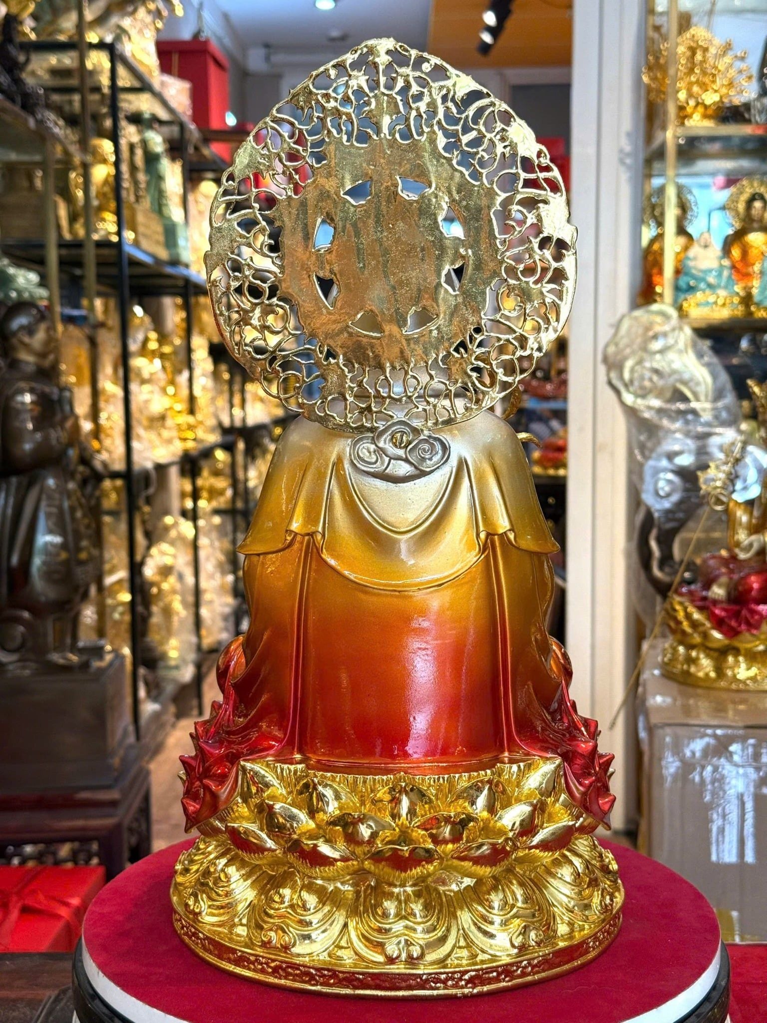 Tượng Quan Âm Bồ Tát bằng đồng