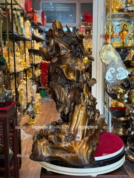 Tượng quan công cưỡi ngựa bằng đồng
