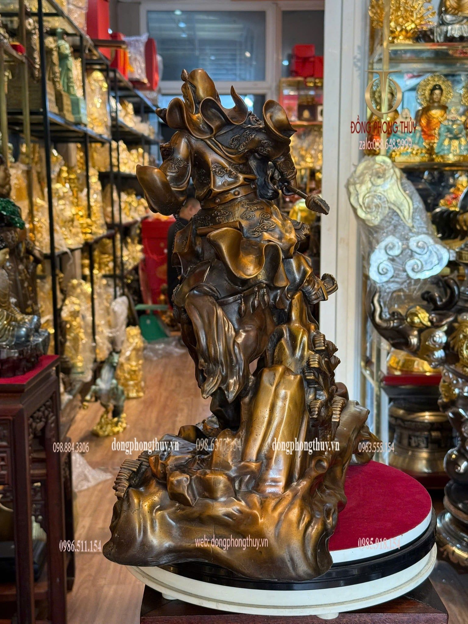Tượng quan công cưỡi ngựa bằng đồng
