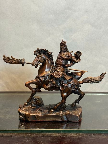 Tượng Quan Thánh cưỡi ngựa cầm thanh long yển nguyệt đao bằng đồng