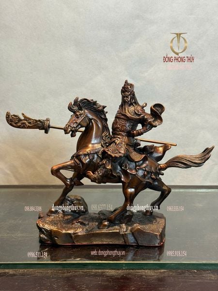 Tượng Quan Thánh cưỡi ngựa cầm thanh long yển nguyệt đao bằng đồng