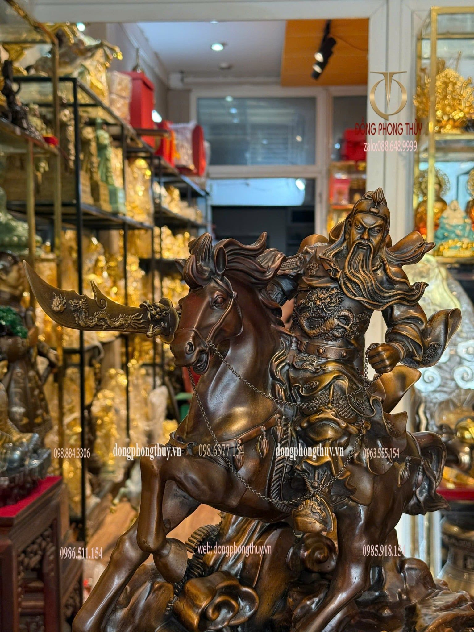 Tượng quan công cưỡi ngựa bằng đồng