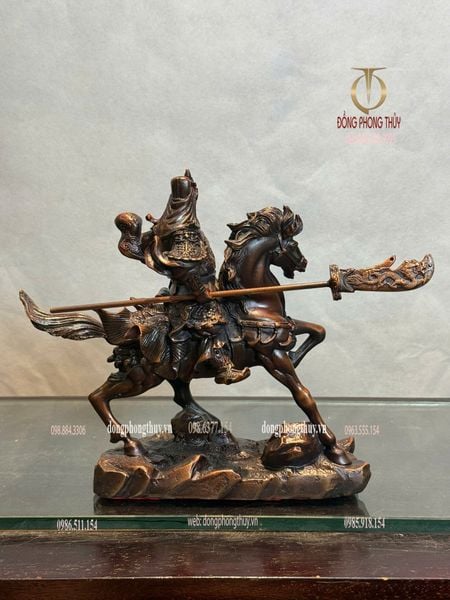 Tượng Quan Thánh cưỡi ngựa cầm thanh long yển nguyệt đao bằng đồng