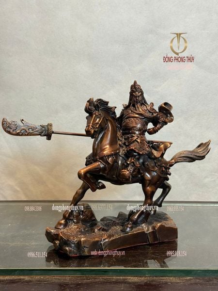 Tượng Quan Thánh cưỡi ngựa cầm thanh long yển nguyệt đao bằng đồng