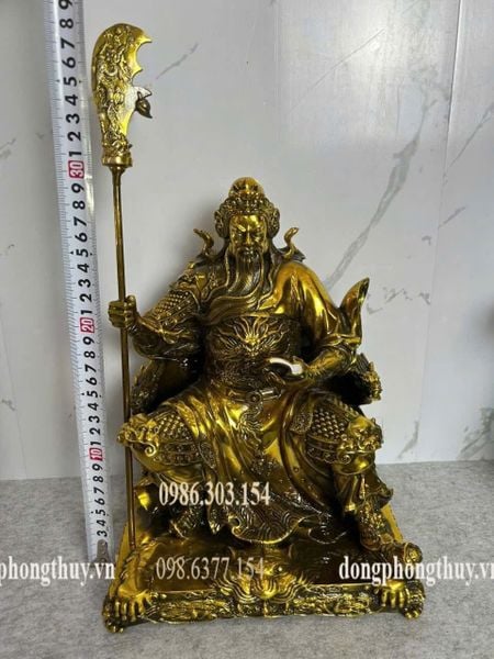Tượng quan công đọc sách bằng đồng