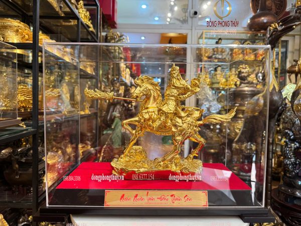 Tượng quan thánh dát vàng