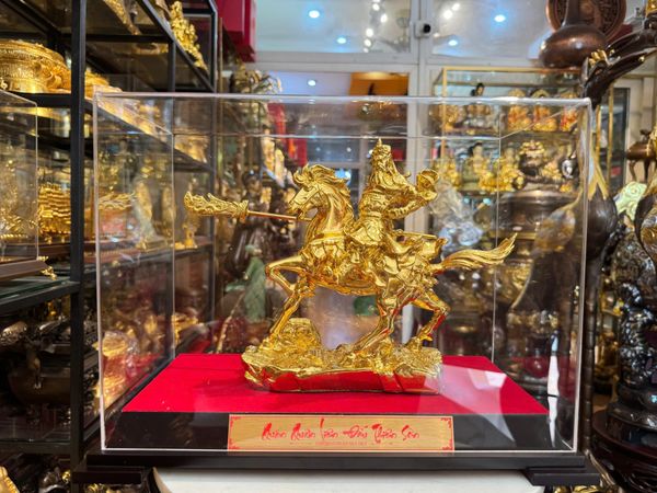 Tượng quan thánh dát vàng