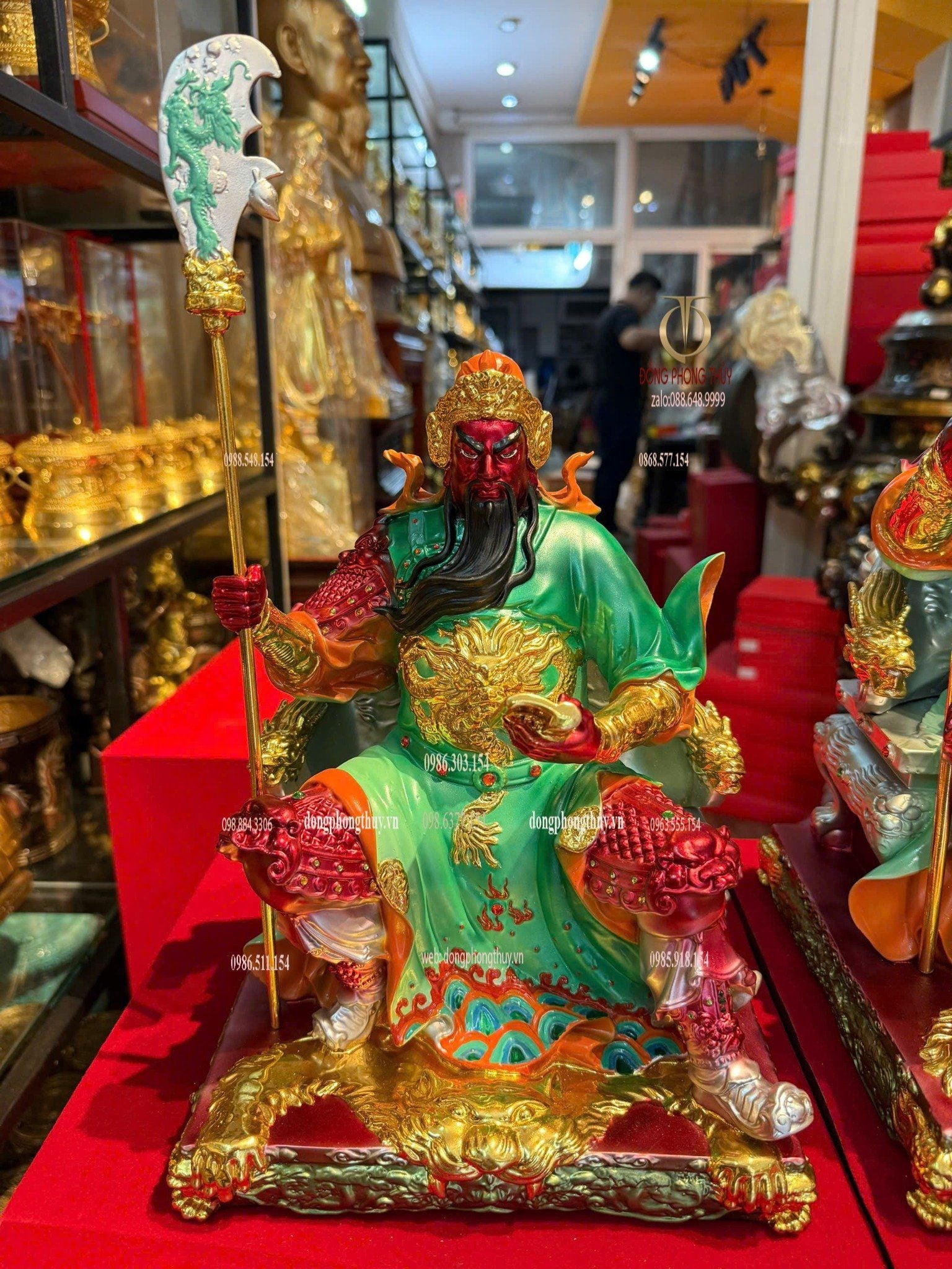 Tượng quan thánh đế quân bằng đồng dát vàng vẽ màu