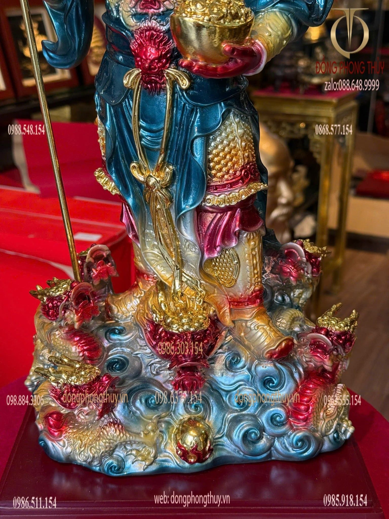 Tượng quan công ngũ cờ bằng đồng dát vàng vẽ màu