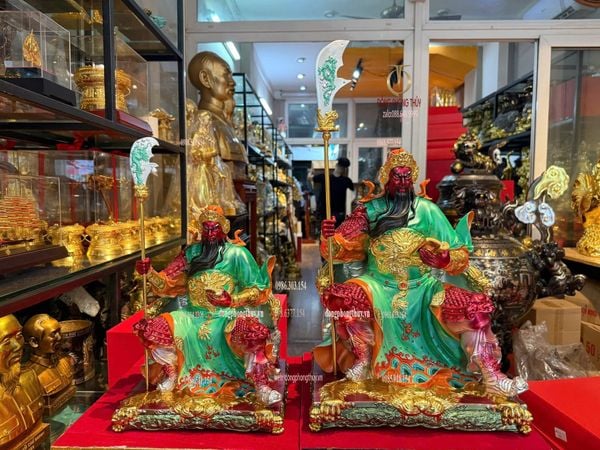 Tượng quan thánh đế quân bằng đồng dát vàng vẽ màu